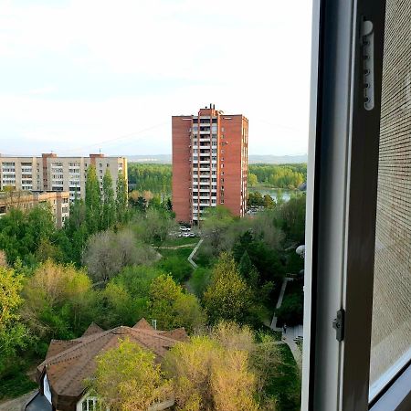 Apartment На Стрелке С Красивым Видом На Иртыш Ustʼ-Kamenogorsk Esterno foto
