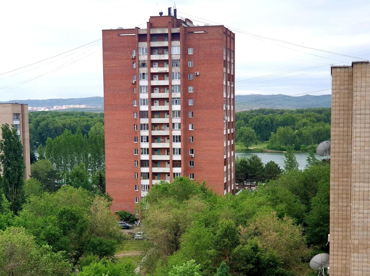 Apartment На Стрелке С Красивым Видом На Иртыш Ustʼ-Kamenogorsk Esterno foto