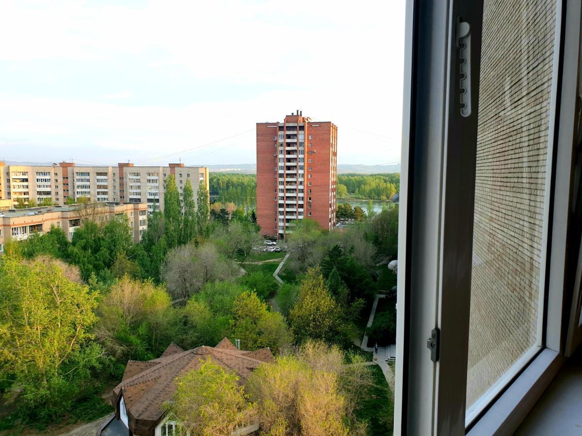 Apartment На Стрелке С Красивым Видом На Иртыш Ustʼ-Kamenogorsk Esterno foto