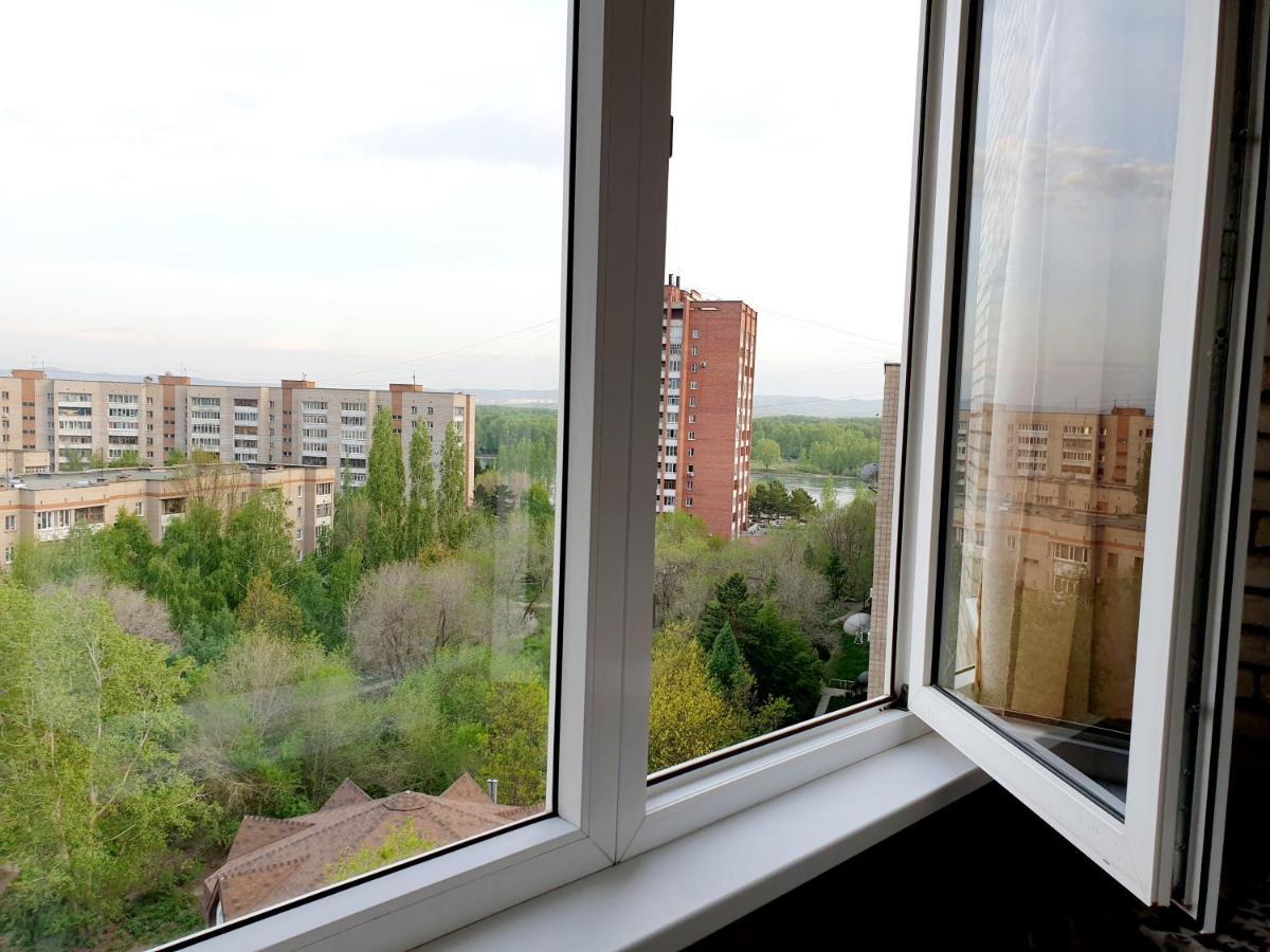 Apartment На Стрелке С Красивым Видом На Иртыш Ustʼ-Kamenogorsk Esterno foto